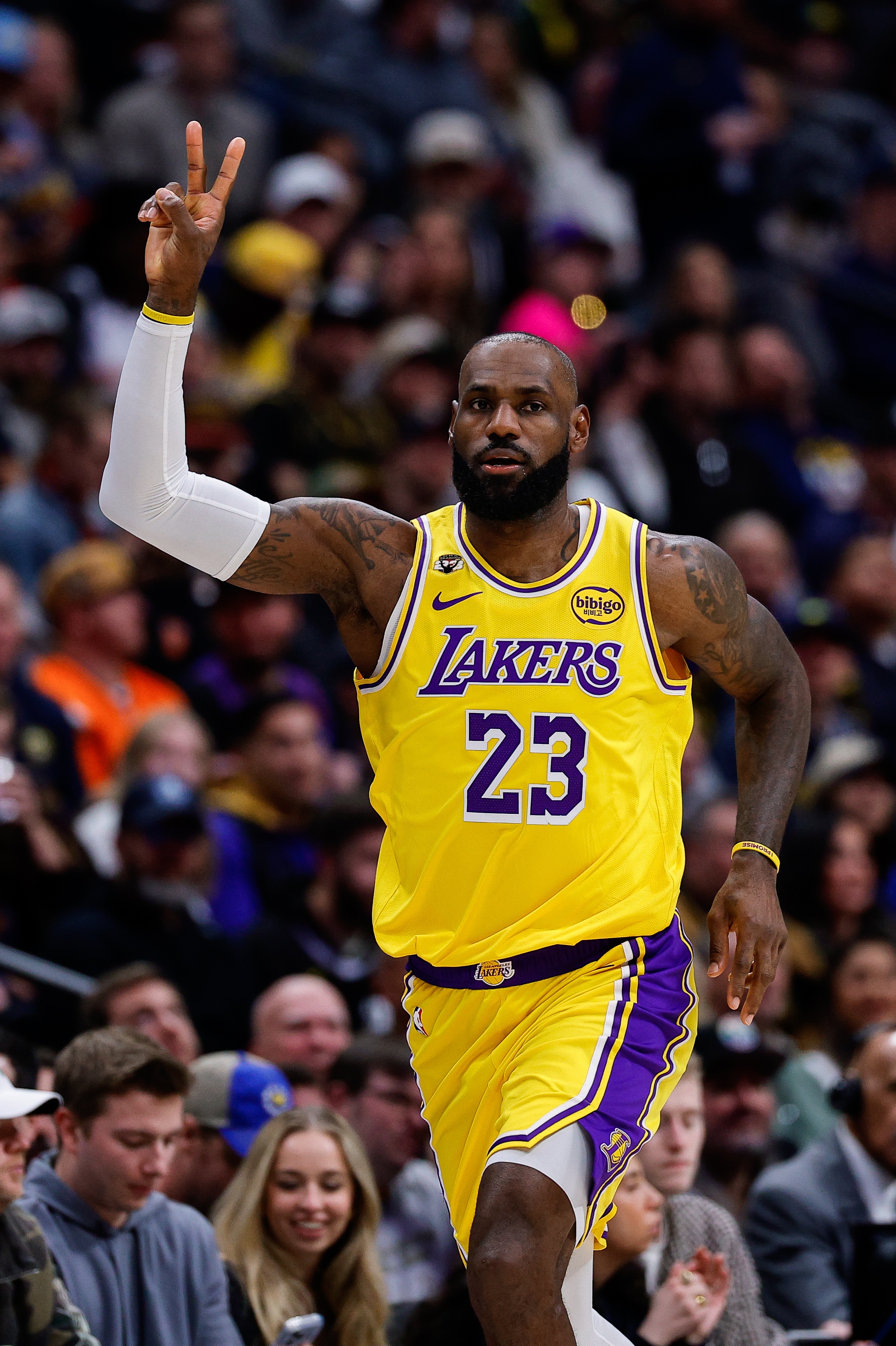 yl23455永利官方网站-徐静雨：詹姆斯是湖人的优秀防守球员 他的防守发挥远胜于东契奇